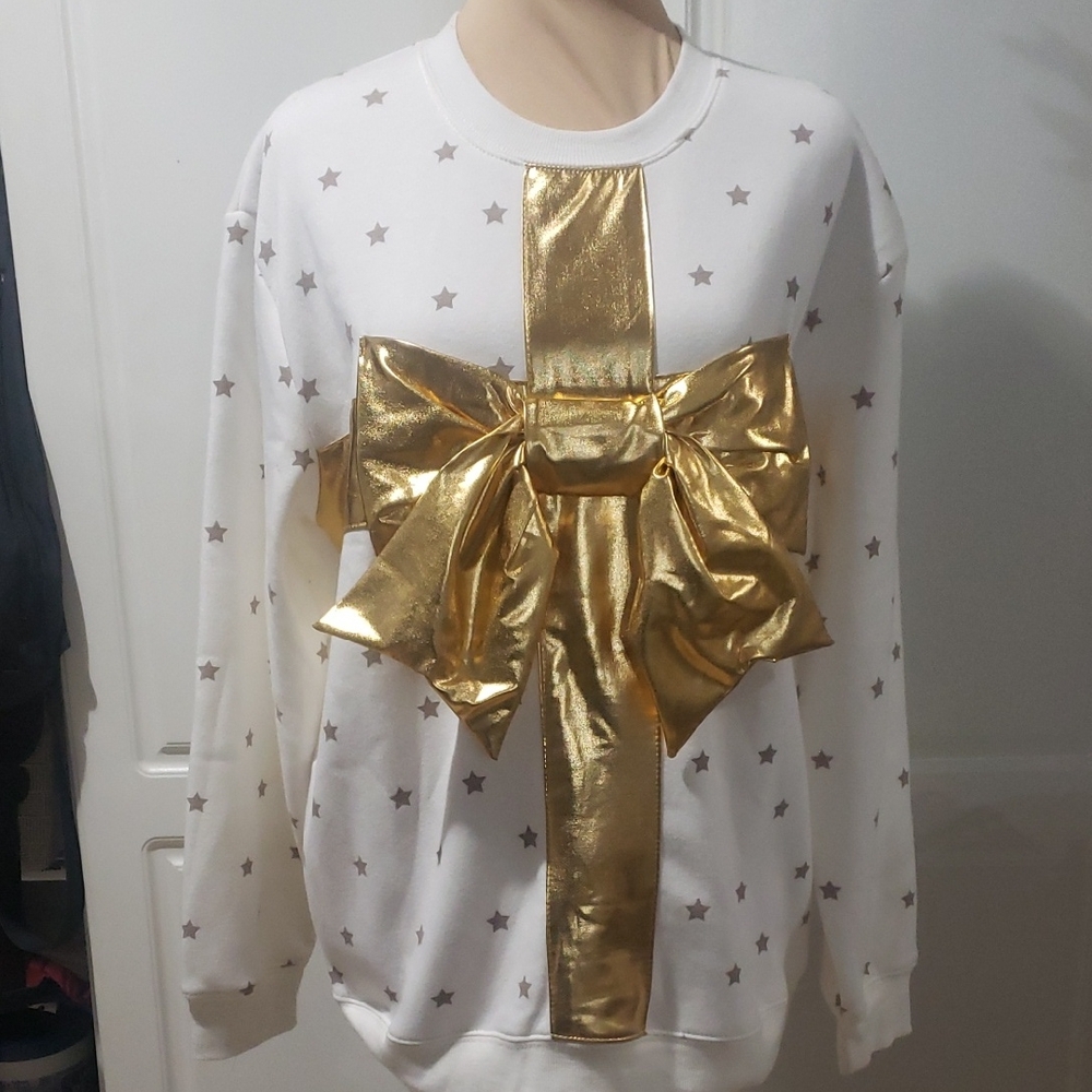 Chic White Sweater with Gold Bow Accent